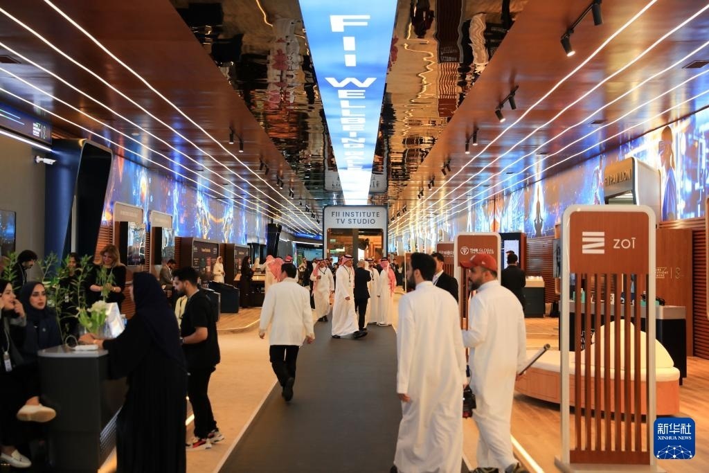 10月31日，在沙特阿拉伯首都利雅得，人們參加第八屆沙特“未來投資倡議”大會。新華社記者 隋先凱 攝
