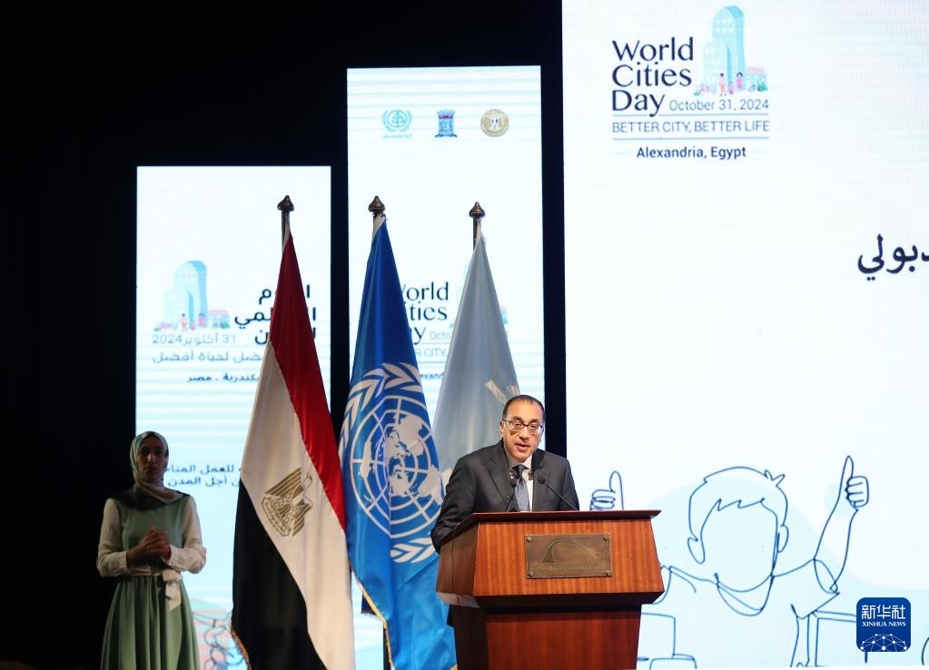 10月31日，在埃及亞歷山大，埃及總理馬德布利在活動(dòng)上致辭。新華社記者 王東震 攝