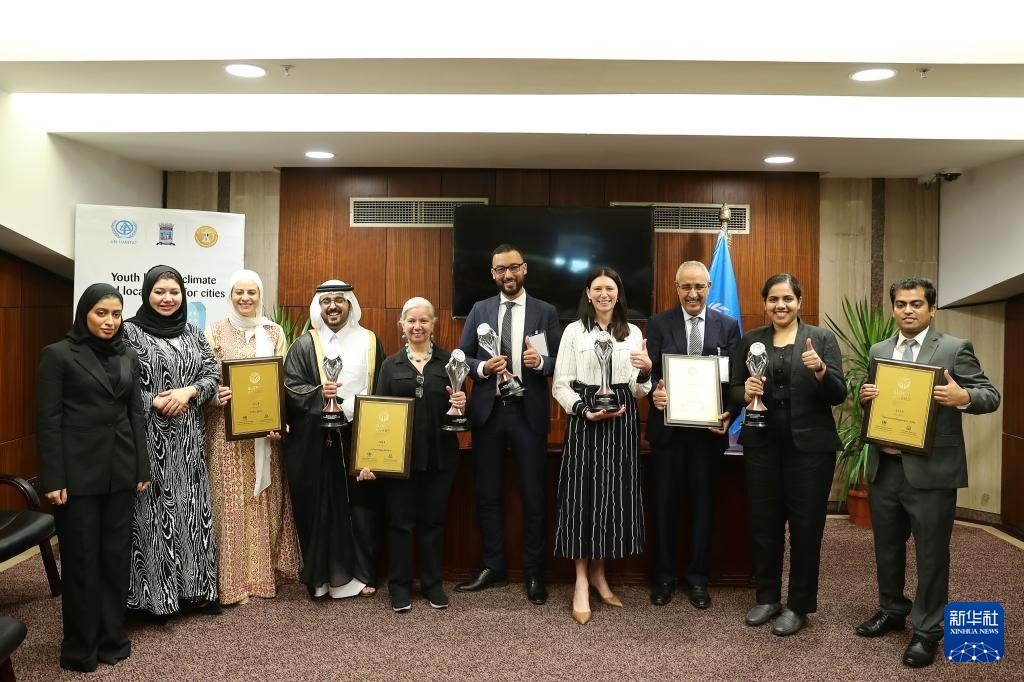 10月31日，在埃及亞歷山大，獲得第二屆全球可持續(xù)發(fā)展城市獎(jiǎng)（上海獎(jiǎng)）的城市代表合影。新華社記者 王東震 攝