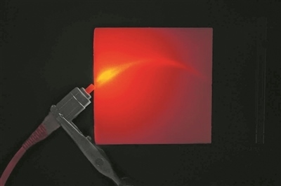 帶有彎曲通道的3D打印材料能引導(dǎo)并散射光。圖片來源：英國(guó)格拉斯哥大學(xué)