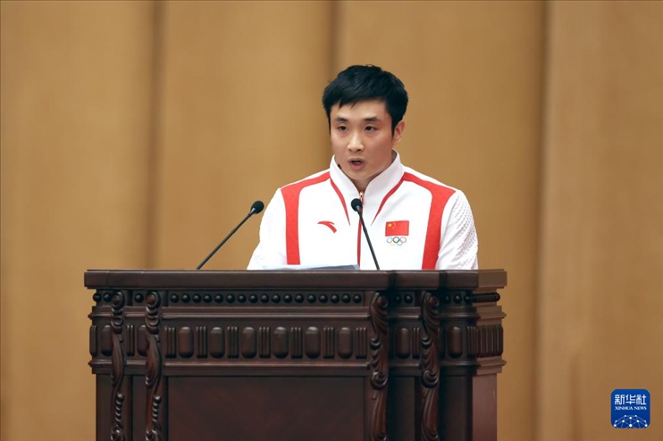 11月15日，跳水運動員曹緣在報告會上發(fā)言。新華社記者 李明 攝