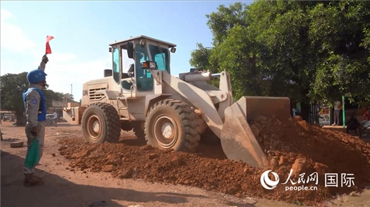 ▲修復(fù)市區(qū)主干道（秦貴君攝）