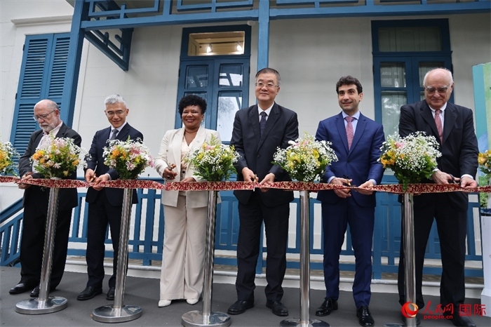 活動上，中巴嘉賓共同為“茶緣·中巴友誼園”剪彩，標志著中巴友誼園中“茶之道”展覽正式開幕。人民網記者 張志文攝