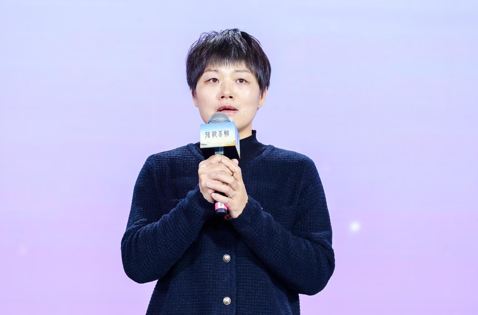 “中國好人”欒留偉妻子薛巧艷。人民視頻供圖。