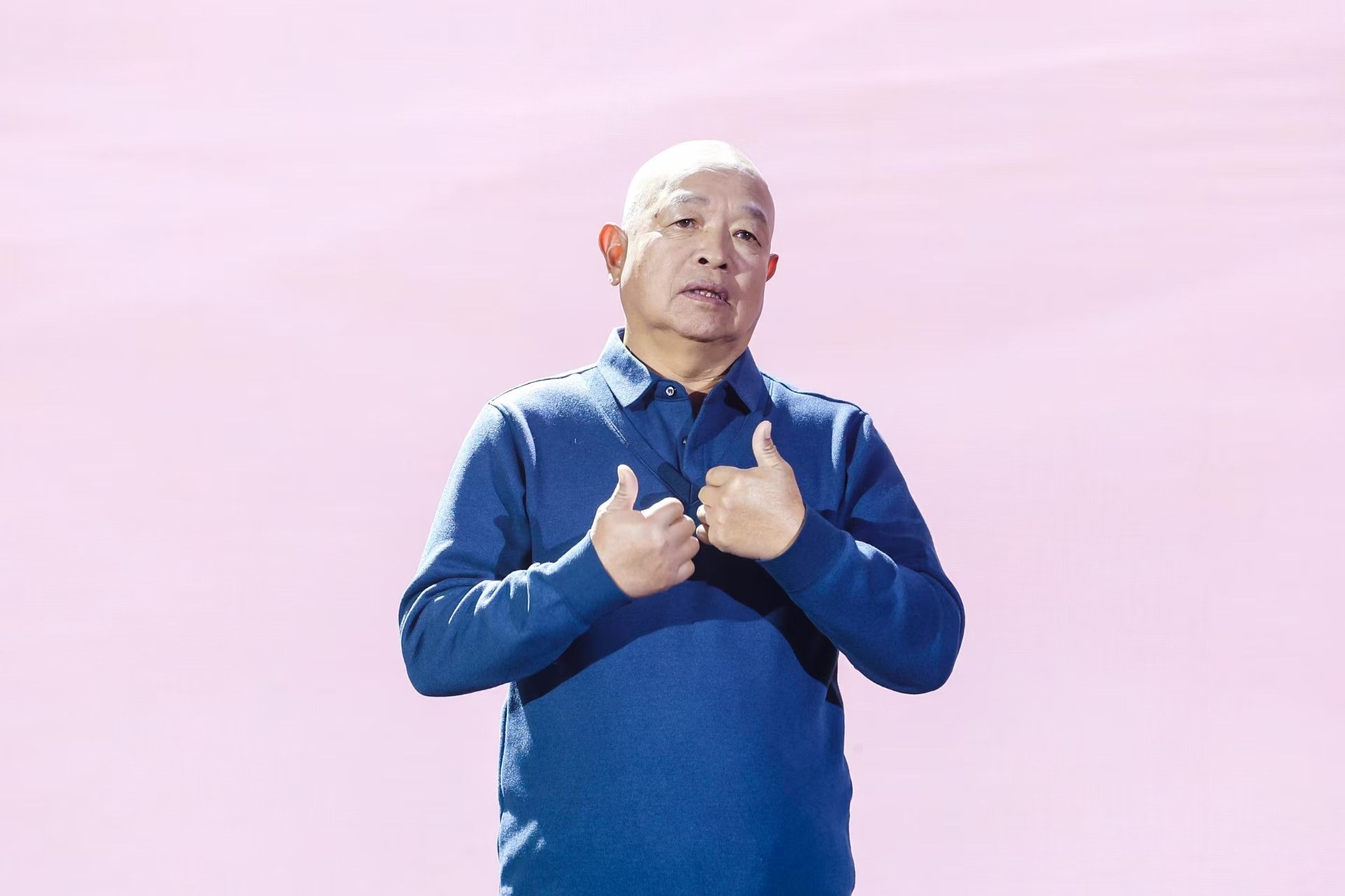 “山東好人”、煙臺市無聲洗車場經(jīng)理柳興濤。人民視頻供圖。