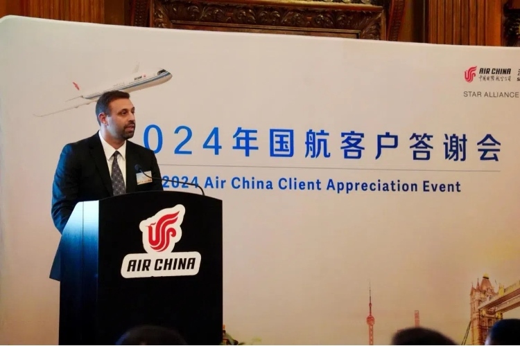 英國(guó)48家集團(tuán)俱樂(lè)部主席杰克·佩里發(fā)表致辭。吳若鳴攝