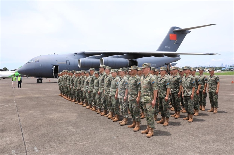 中方參演部隊搭乘運—20運輸機飛抵印尼國民軍空軍哈利姆機場。 龔勝祥攝