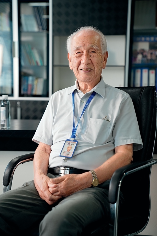 2024年8月，佐佐木俊一在深圳接受本刊記者采訪。