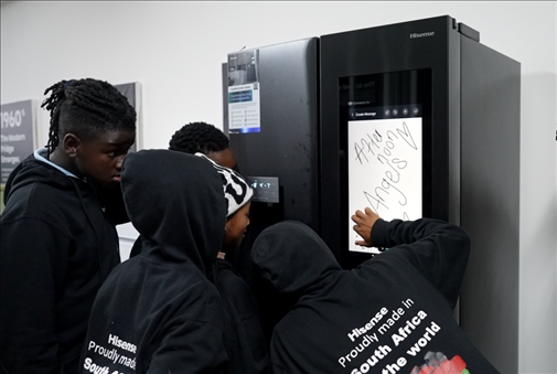 海信智能冰箱吸引南非人。海信南非公司供圖