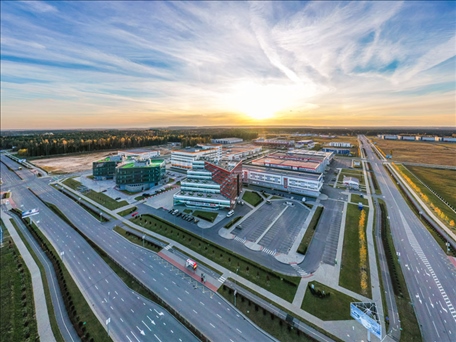 這是當(dāng)?shù)貢r(shí)間2021年10月19日在白俄羅斯首都明斯克郊區(qū)拍攝的中白工業(yè)園。