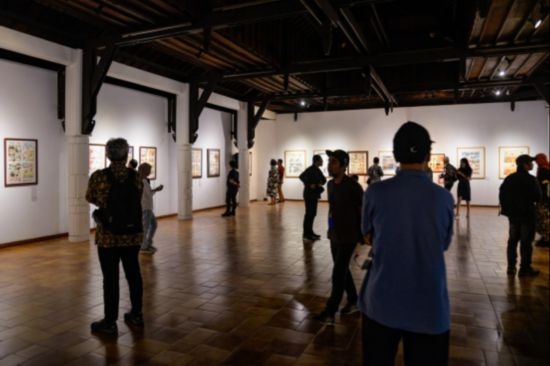 觀眾參觀“東盟-中國人文交流年”漫畫大賽展覽。記者 徐欽 攝