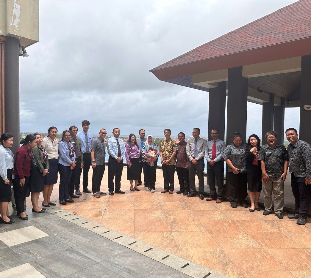 座談會全體人員合影。烏達雅納大學旅游孔子學院供圖