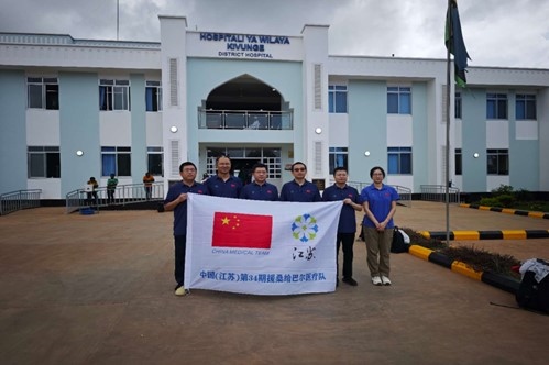 中國援桑給巴爾醫(yī)療隊(duì)在基文吉區(qū)醫(yī)院開展相關(guān)活動(dòng)。中國援桑醫(yī)療隊(duì)供圖