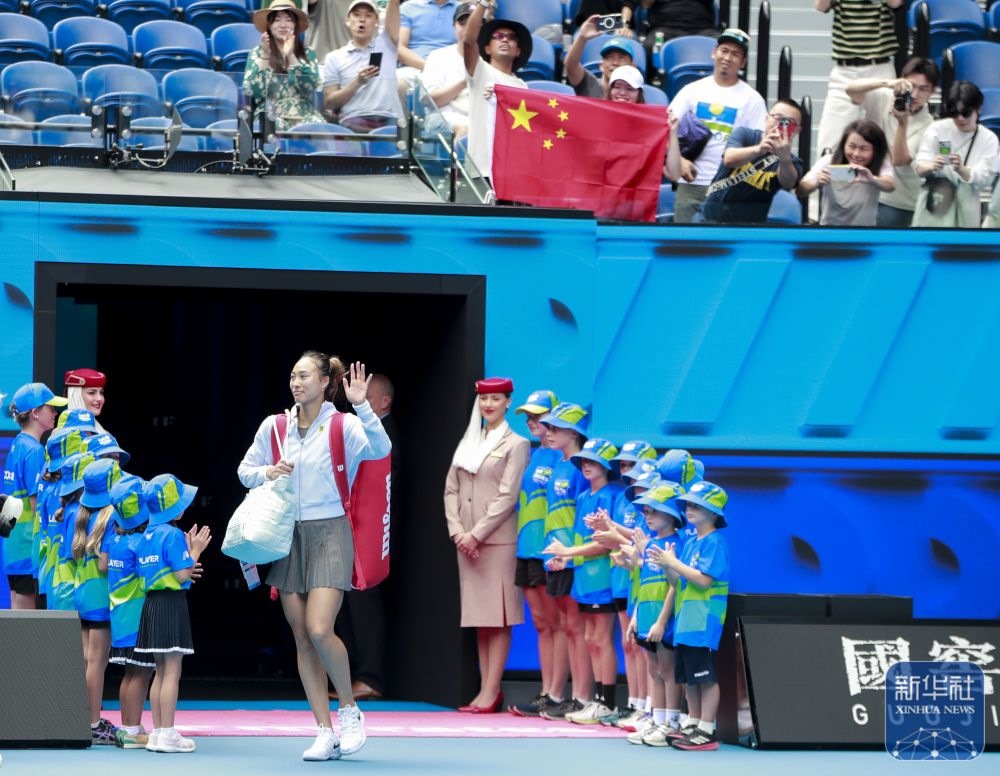 ↑鄭欽文在比賽前入場。新華社記者 馬平 攝