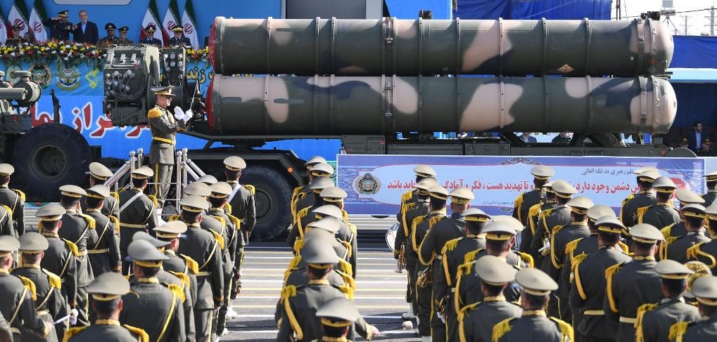 這是2024年9月21日在伊朗首都德黑蘭拍攝的閱兵式現(xiàn)場。新華社記者沙達(dá)提攝