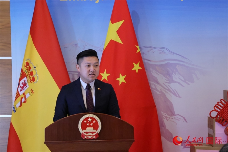 3- 全西學(xué)生學(xué)者聯(lián)合會(huì)主席段煉作為學(xué)聯(lián)代表發(fā)言。攝影 許海林