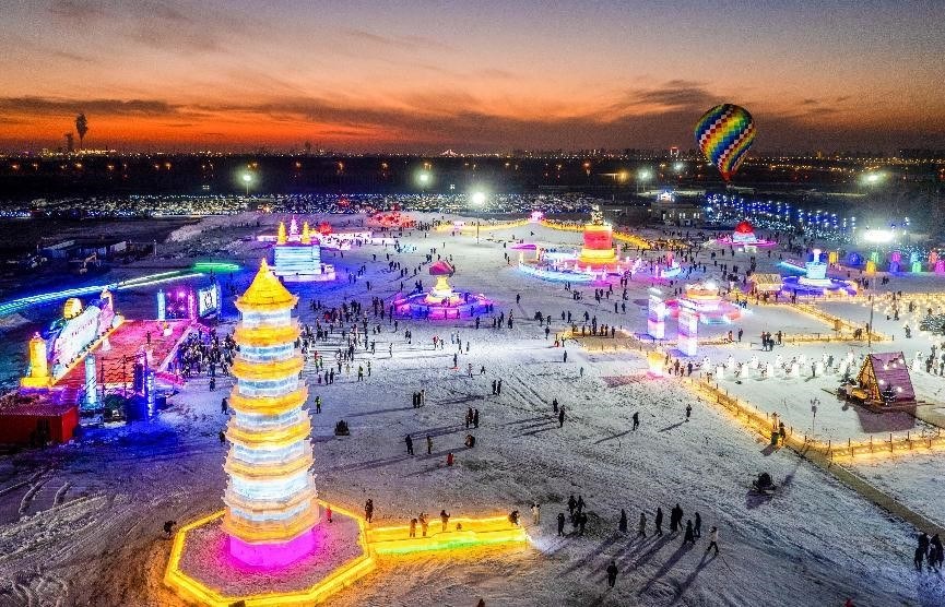 第四屆呼和浩特歡樂(lè)冰雪節(jié)活動(dòng)現(xiàn)場(chǎng)。丁根厚攝