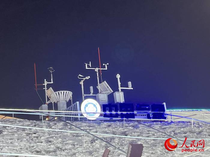 園區(qū)內(nèi)九要素自動氣象觀測站。人民網(wǎng) 高清揚攝