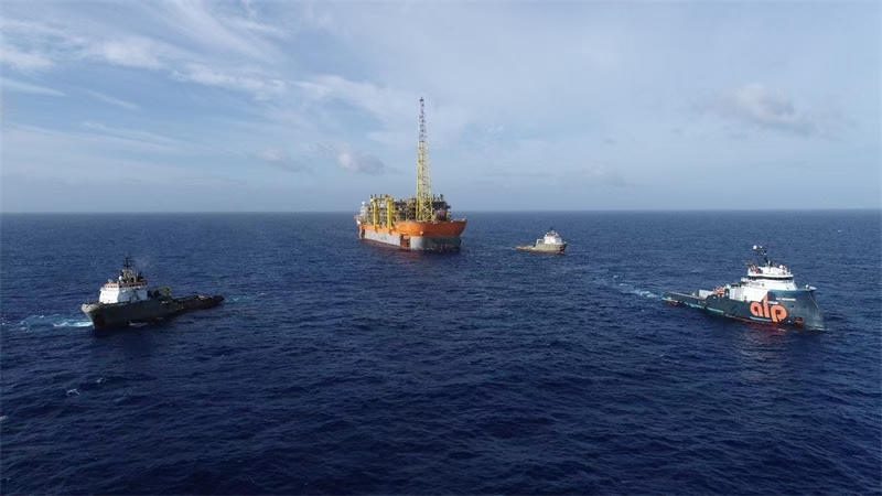 布濟烏斯七期項目浮式生產(chǎn)儲卸油裝置抵達油田區(qū)域。巴西國家石油公司供圖