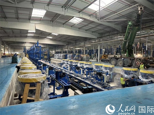 森麒麟輪胎在科技城的工廠車間。人民網(wǎng)記者 黃培昭攝