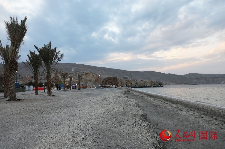 圖為阿曼穆桑代姆一處海灘公園。人民網(wǎng)記者 沈小曉攝