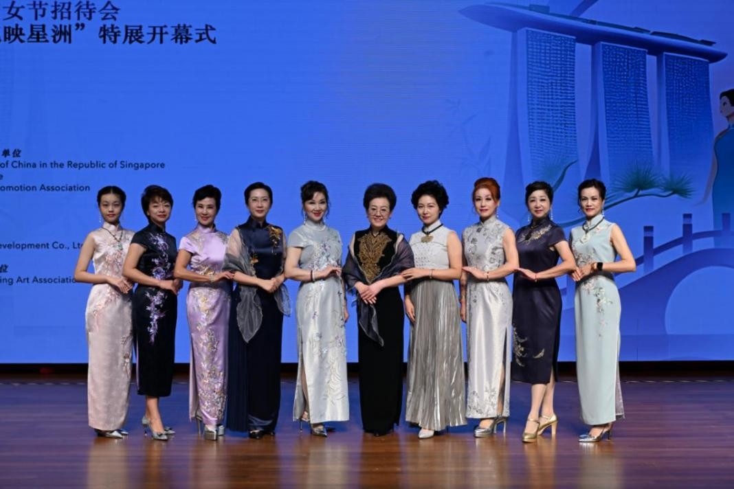 海派旗袍走秀展示著不同款式旗袍的獨特魅力。新加坡中國文化中心供圖