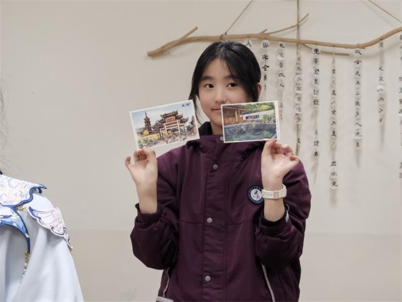 匡園學(xué)生書寫的明信片。