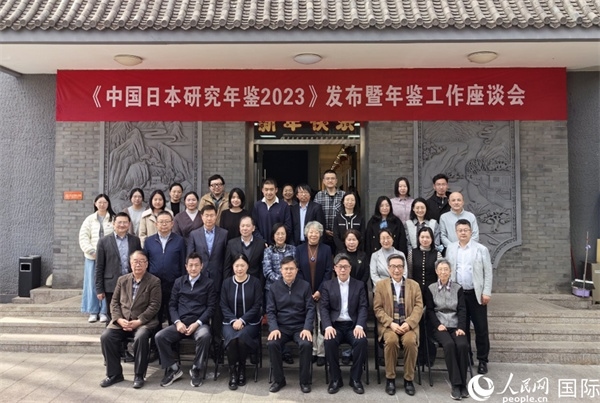 部分與會嘉賓合影留念。人民網(wǎng)記者 陳建軍攝