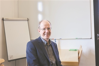 德國物理學(xué)會主席、雷根斯堡大學(xué)凝聚態(tài)物理學(xué)家克勞斯·里希特教授。駐德國記者 李山攝