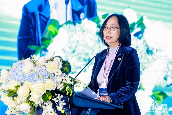 中國(guó)高等教育學(xué)會(huì)學(xué)術(shù)咨詢發(fā)展委員會(huì)委員、中國(guó)高等教育學(xué)會(huì)原副秘書長(zhǎng)、《中國(guó)高教研究》主編王小梅。