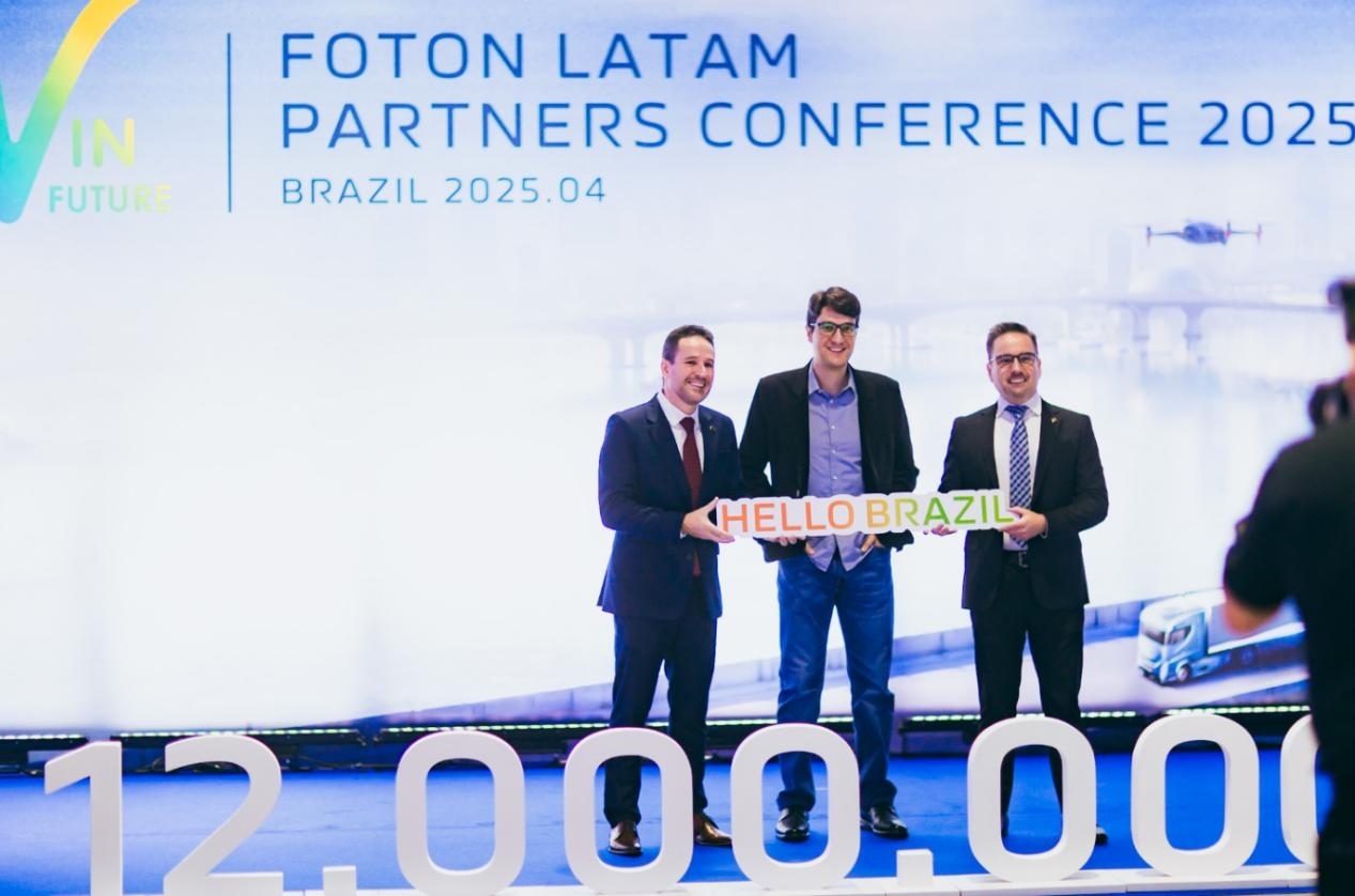 當(dāng)?shù)貢r(shí)間4月8日，福田汽車2025拉美合作伙伴大會暨巴西工廠首車下線儀式在巴西圣保羅舉行。福田巴西工廠供圖