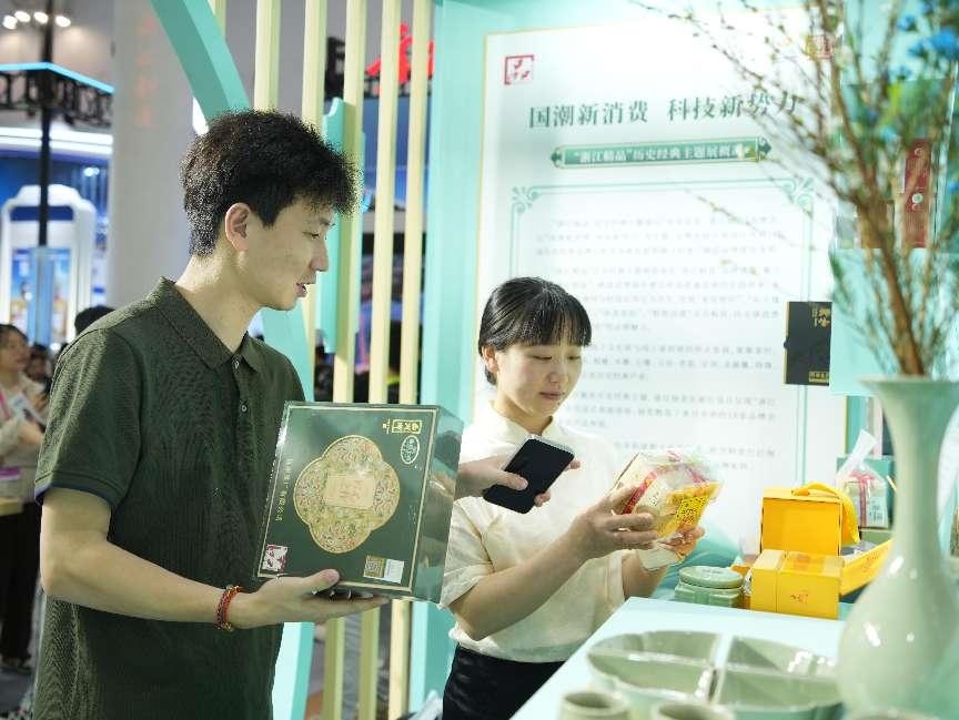 國潮新消費(fèi)帶來科技文化消費(fèi)新理念。人民網(wǎng)記者 張力洋攝