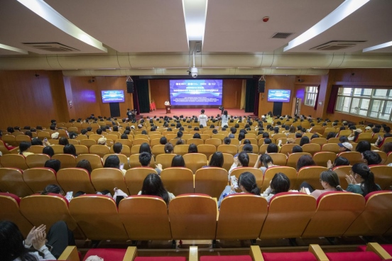 會(huì)議現(xiàn)場(chǎng)。學(xué)校供圖