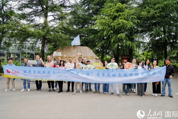 4月21日，人民網(wǎng)“一帶一路”青年友好交流活動(dòng)走進(jìn)洛陽(yáng)。人民網(wǎng)記者 魯揚(yáng)攝