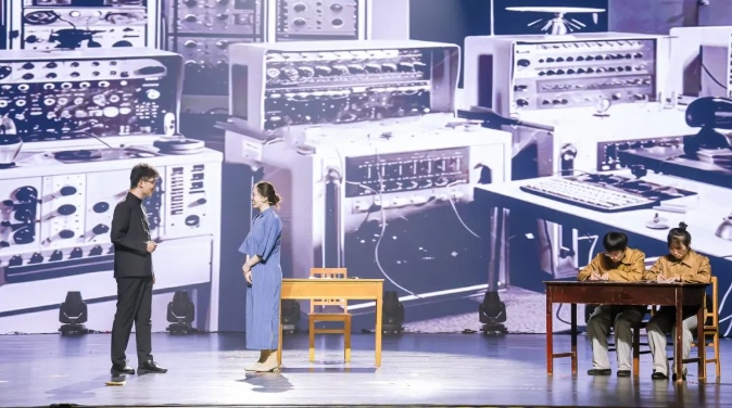 第二屆弘揚(yáng)“兩彈一星”精神話劇大賽決賽現(xiàn)場(chǎng)。學(xué)校供圖