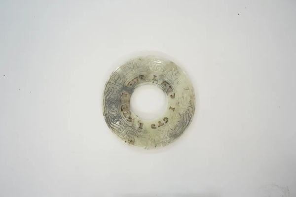 武王墩一號墓出土的鏤孔玉璧。全國十大考古新發(fā)現(xiàn)活動辦公室供圖