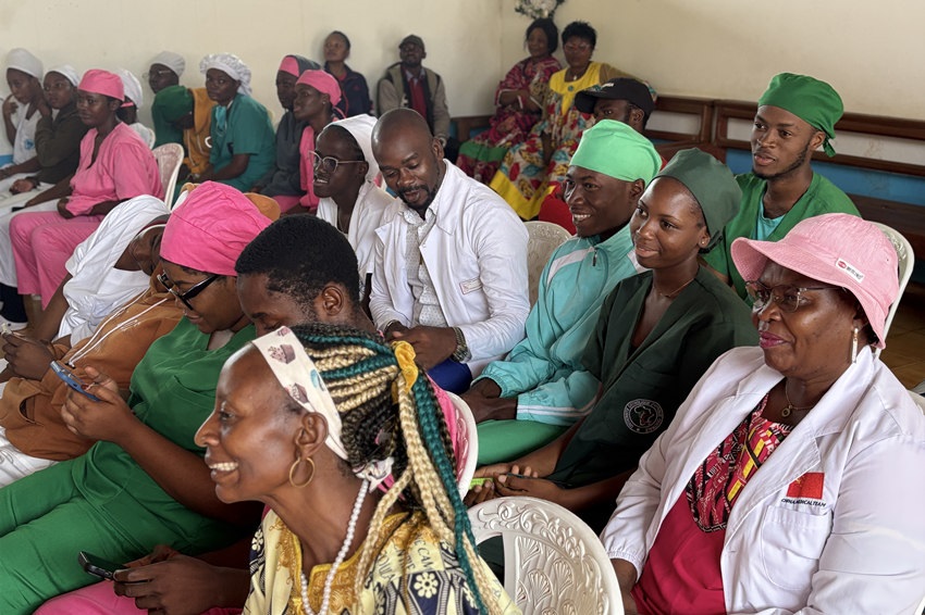 【2】圖為活動(dòng)現(xiàn)場(chǎng)。中國(guó)（山西）第24批援喀麥隆姆巴爾馬尤醫(yī)療隊(duì) 供圖