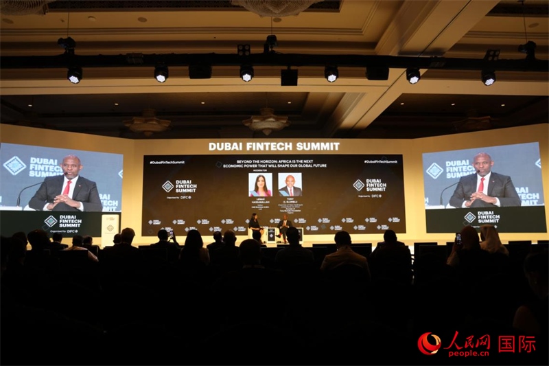 2025迪拜金融科技峰會(huì)期間舉行的對話活動(dòng)。人民網(wǎng)記者 張志文攝