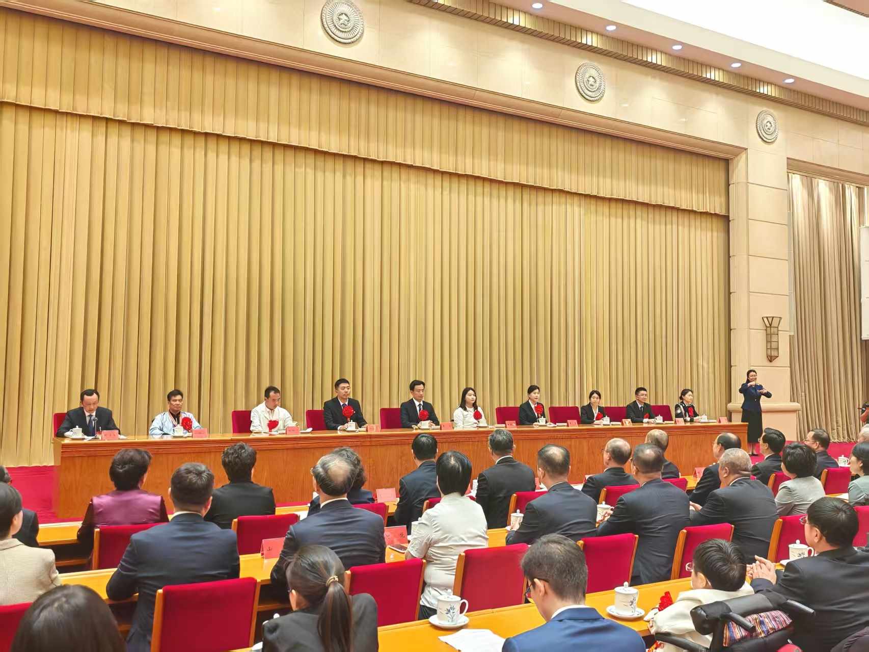 第七次全國(guó)自強(qiáng)模范暨助殘先進(jìn)事跡首場(chǎng)報(bào)告會(huì)現(xiàn)場(chǎng)。 人民網(wǎng)記者 王子鋒攝