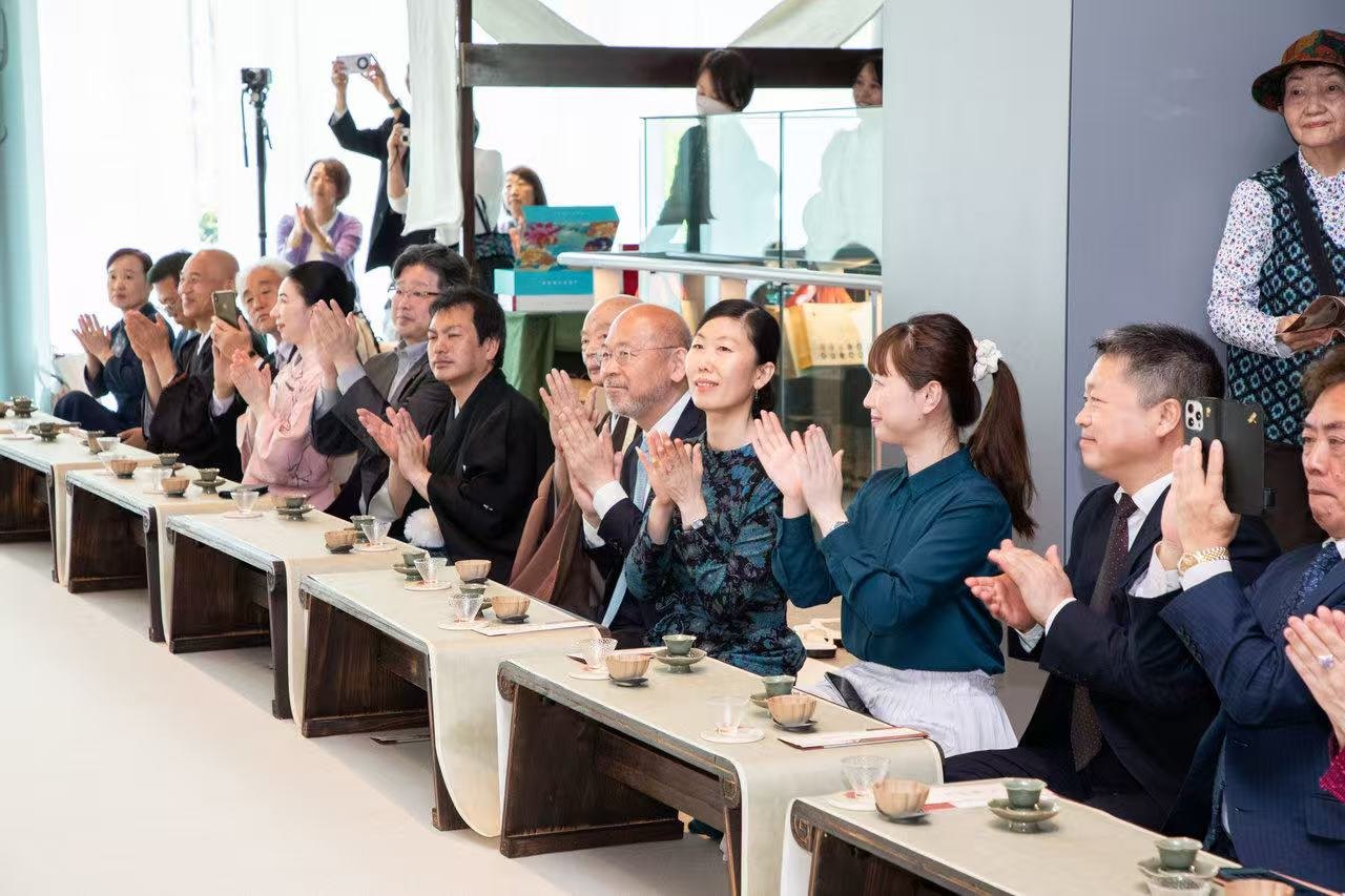 中日兩國文旅界、各茶道流派嘉賓出席開幕式。中國駐大阪旅游辦事處供圖