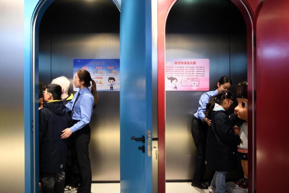 2025年4月2日，殘障兒童在無障礙青少年法治教育基地體驗。