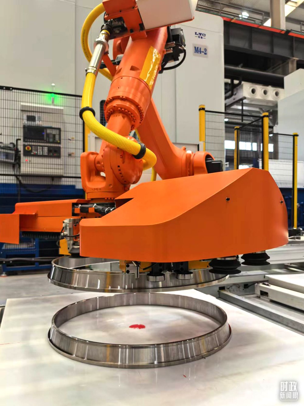 △洛軸產(chǎn)品。（總臺(tái)央視記者黎兵拍攝）