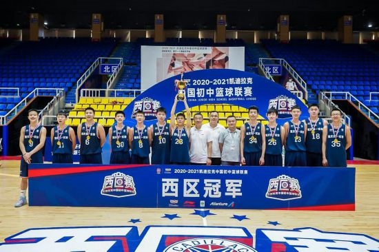 重慶市第一實(shí)驗(yàn)中學(xué)校籃球隊(duì)獲得冠軍。