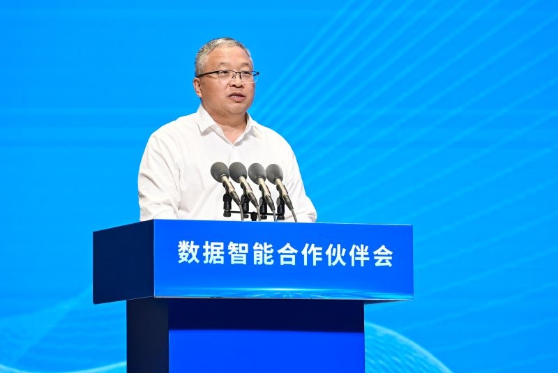 圖為豫資控股集團(tuán)黨委書(shū)記、董事長(zhǎng)秦建斌。