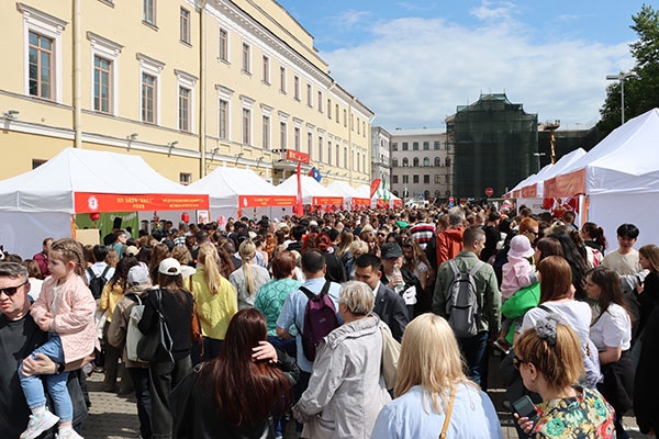 “茶和天下”·雅集活動(dòng)現(xiàn)場(chǎng)。中國(guó)駐白俄羅斯大使館供圖