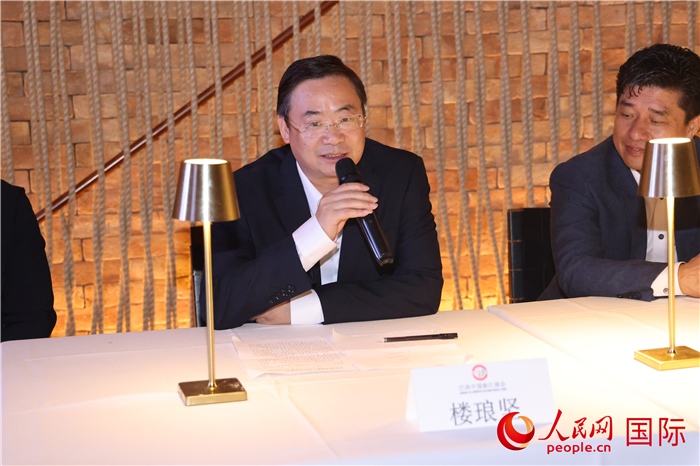 浙江省麗水市海外聯(lián)誼會(huì)會(huì)長樓瑯堅(jiān)在座談會(huì)上致辭。 人民網(wǎng)記者 時(shí)元皓攝