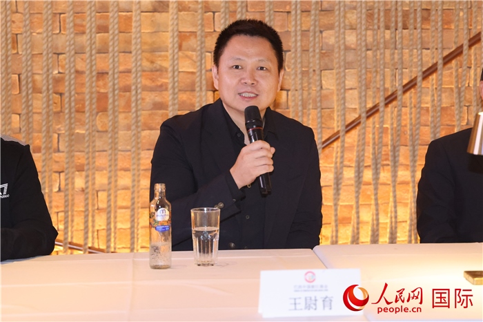 中國駐里約熱內(nèi)盧總領(lǐng)館副總領(lǐng)事王尉育在座談會(huì)上致辭。 人民網(wǎng)記者 時(shí)元皓攝