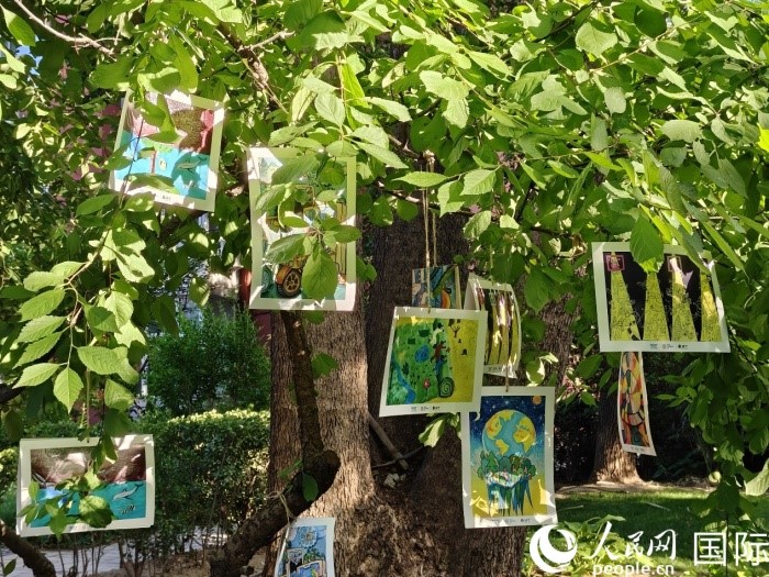 兒童環(huán)保繪畫展覽。人民網記者 李明攝