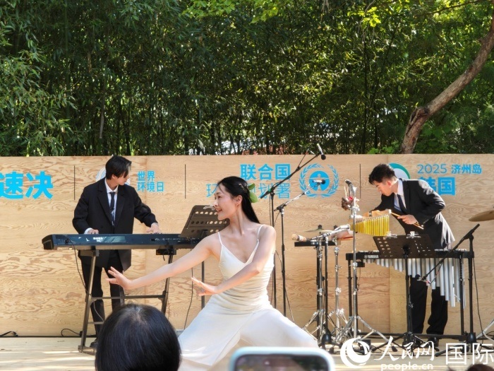 《舞，自然》舞蹈表演。人民網記者 李明攝