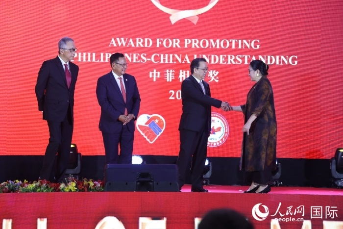 菲律賓前參議員許爾琦榮獲“終身成就獎”。人民網(wǎng)記者樊帆 攝